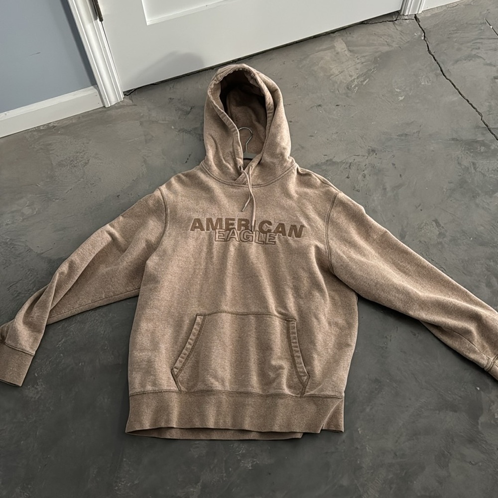 American Eagle Cozy Hoodie - Perfect for Relaxing